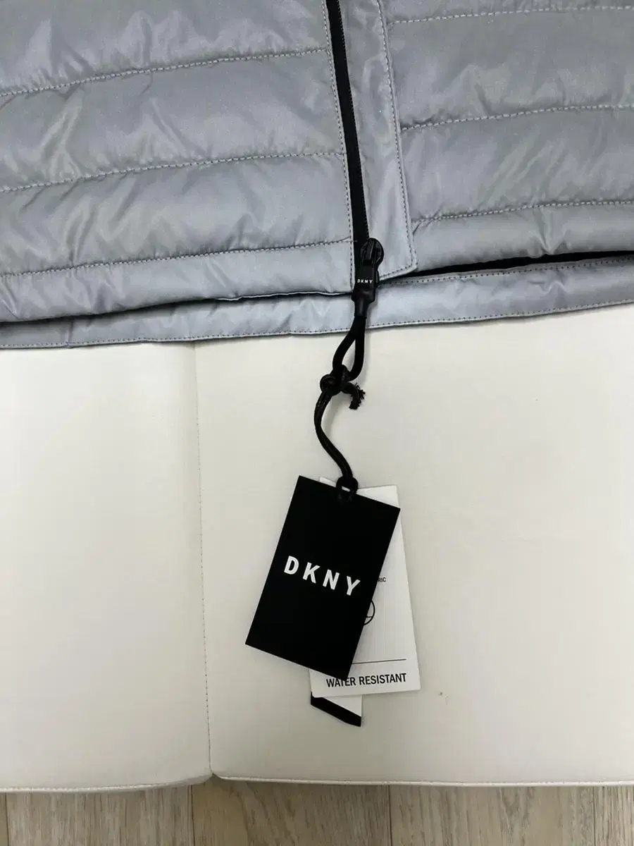 DKNY 경량 패딩